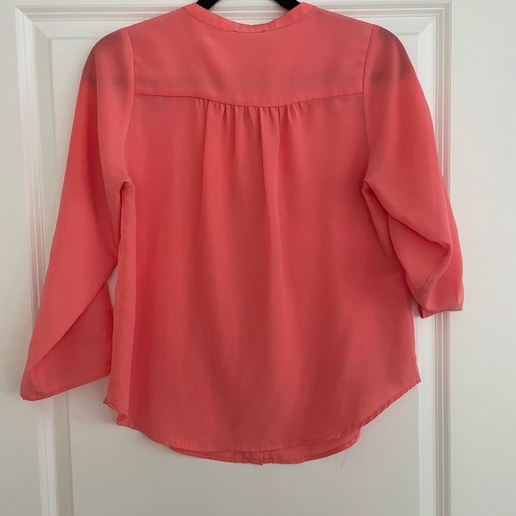 Flowy button down blouse - Picture 2 of 3